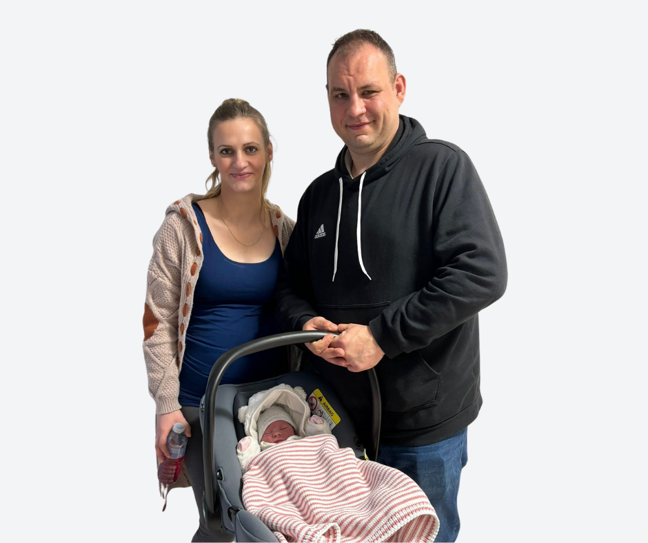 photo of parents, Blanka and Damian, with baby Olivia